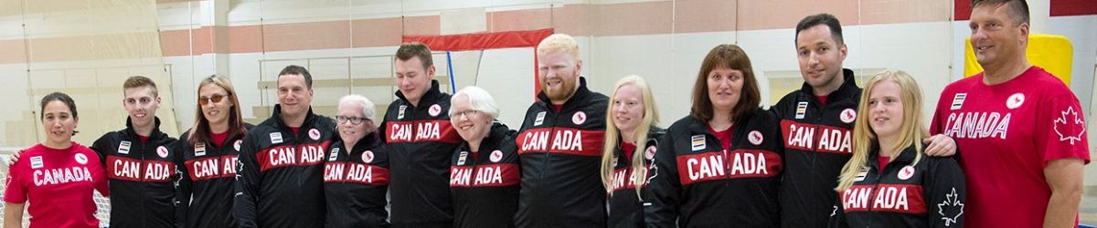 Sur la photo, les athlètes de Goalball qui représenteront le Canada aux Jeux Paralympiques de Rio accompagnés de leurs entraîneurs.