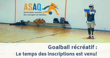 Goalball récréatif de l'ASAQ: Équipe de Braxton, Nathalie et Raphaëlle, qui est debout et a le ballon.