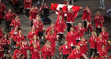 RIO DE JANEIRO - 7/9/2016: Équipe Canada entre dans le stade lors des cérémonies d'ouverture à Maracana aux Jeux paralympiques de Rio 2016. (Photo de Matthew Murnaghan / Comité paralympique canadien.