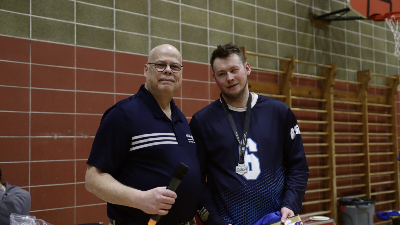 Marc Lemieux et Blair Nesbitt (joueur de l’Alberta Blue)