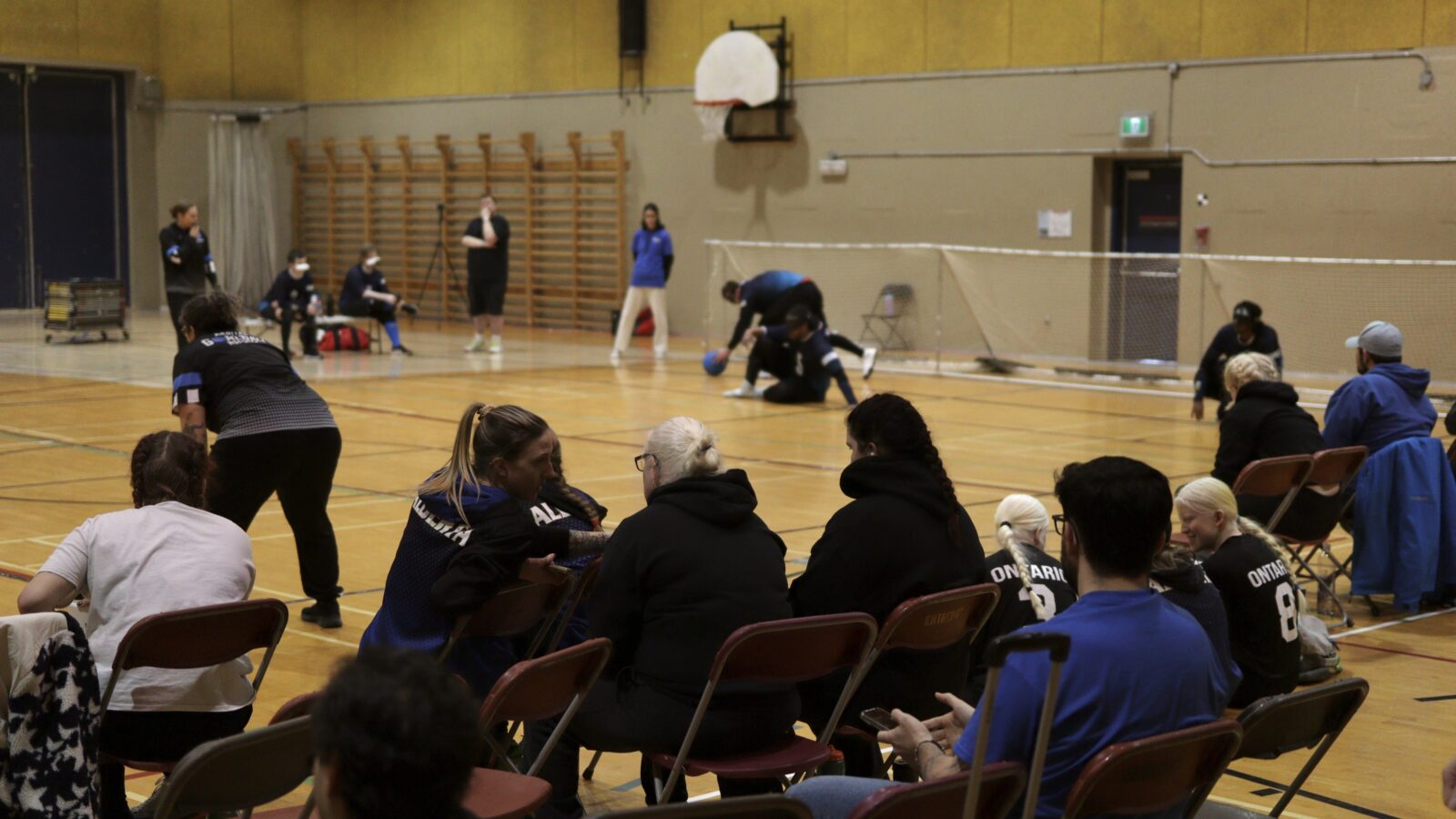 Public pendant une partie masculine de goalball